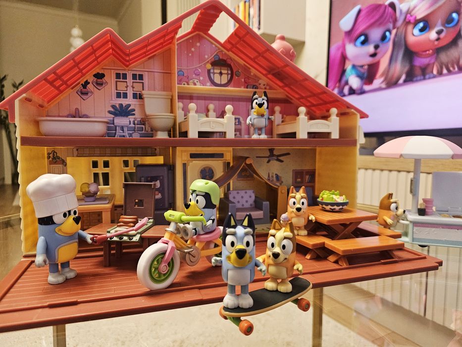 Casa Bluey cu 7 figurine