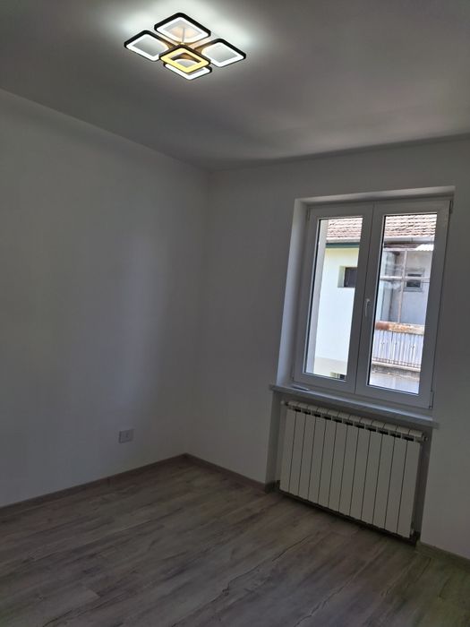 DE VANZARE apartament cu 2 camere, decomandat.