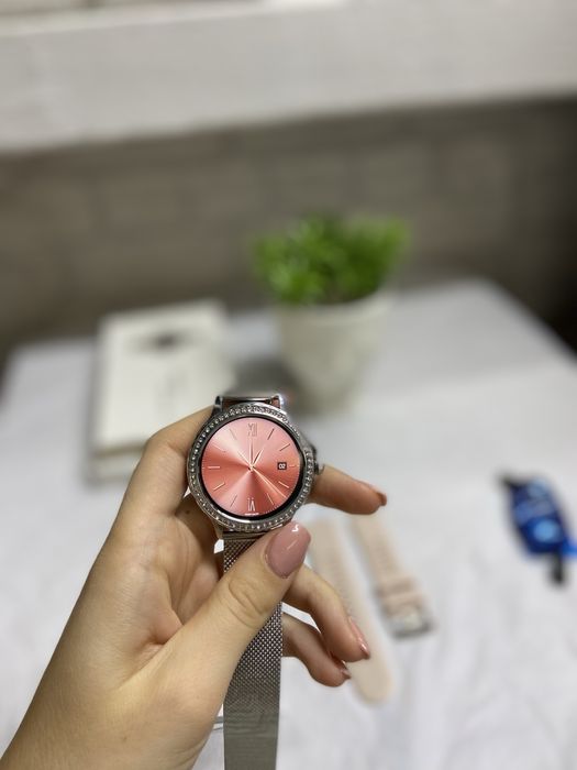 Elegance – интелигентен дамски часовник с Bluetooth и известия