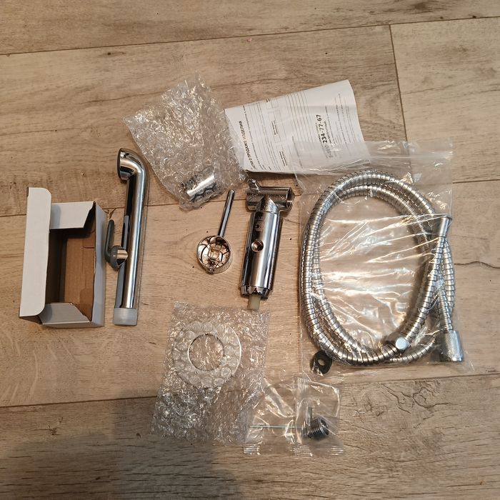 Смеситель с гигиеническим душем.