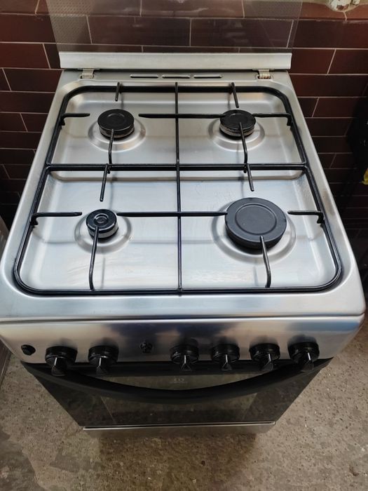 Aragaz Indesit inox perfect  funcțional