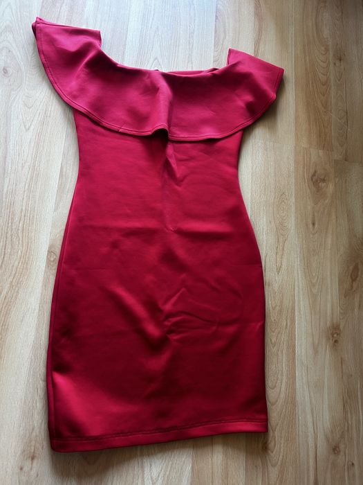 Червена рокля с цепка