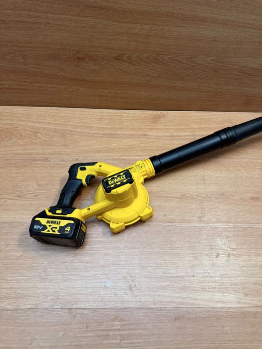 Suflanta Dewalt DCV100