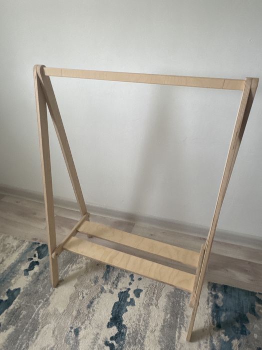Продам вешалку для детей