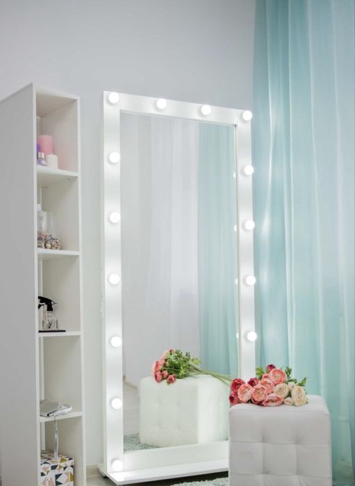 Зеркало напольное с подсветкой