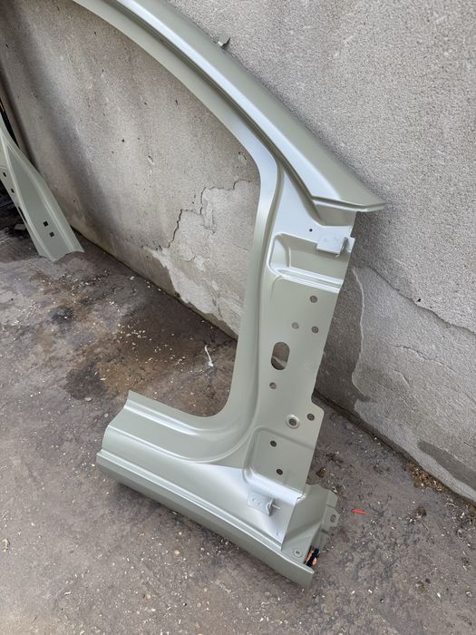 Stalp A prag dreapta fata Tesla model 3 generatiile 1 si 2