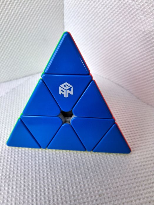 Кубче рубик Pyraminx M Gan