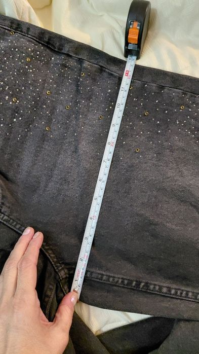 Blugi negri cu aplicatii