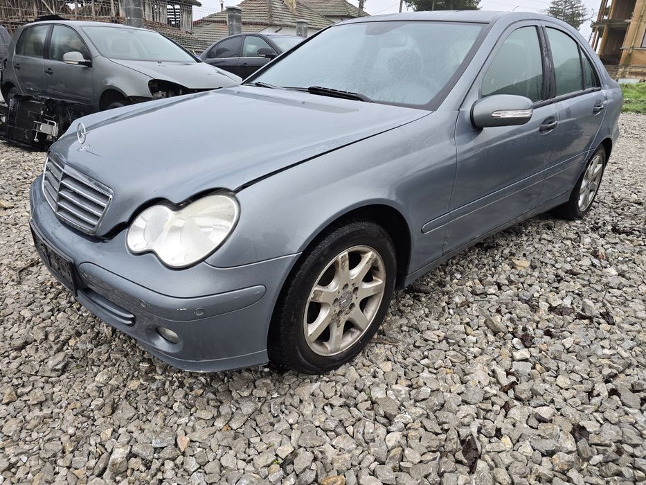 Продавам мерцедес ц200 комресор на части