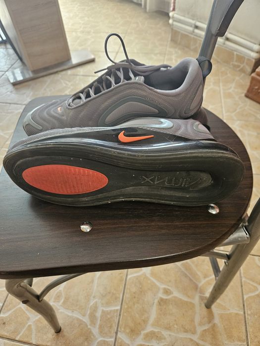 Vand adidasi nike