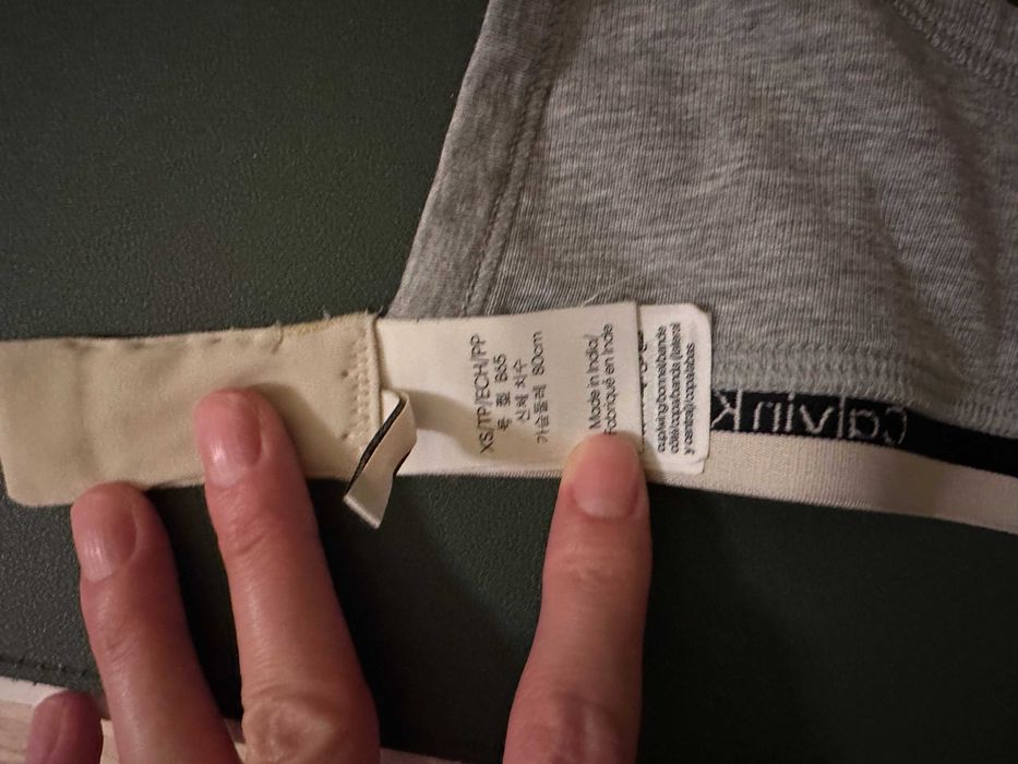 Calvin Klein Underwear :: Триъгълен сутиен от памук с еластан :: Размер XS :: носен