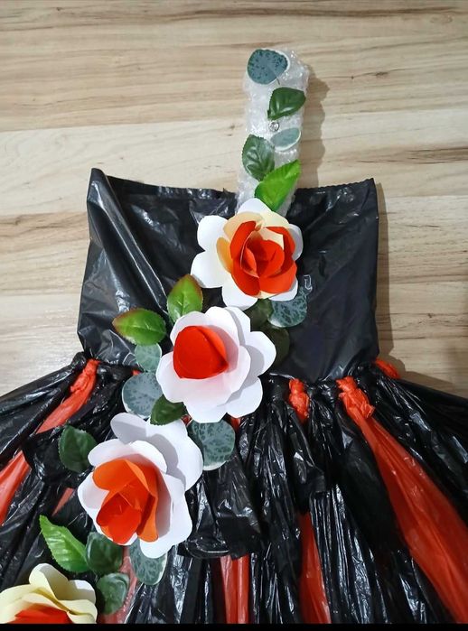 Rochie din materiale reciclabile pt fetite,mar 4-6 ani