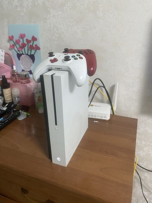 Продам Xbox One S