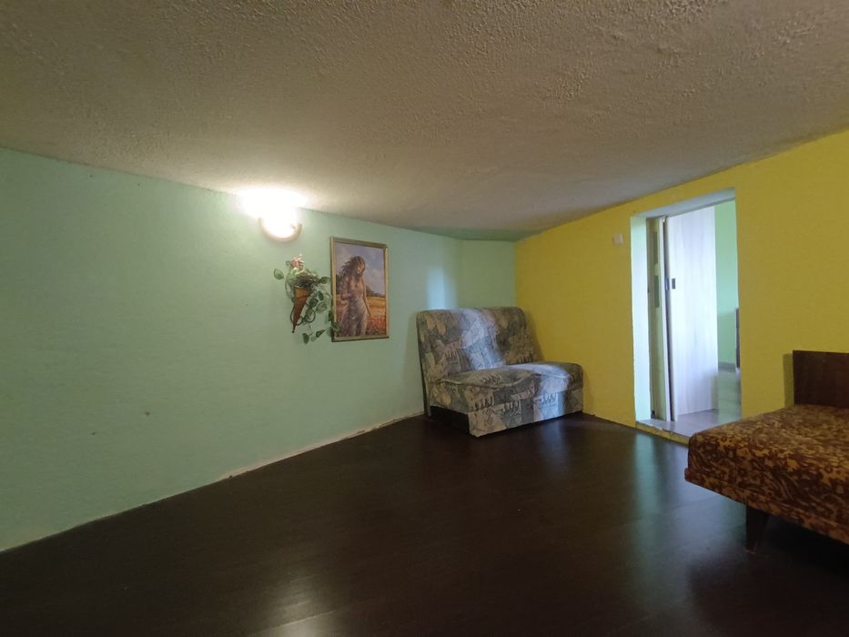 Частно лице отдава под наем 2+кухня