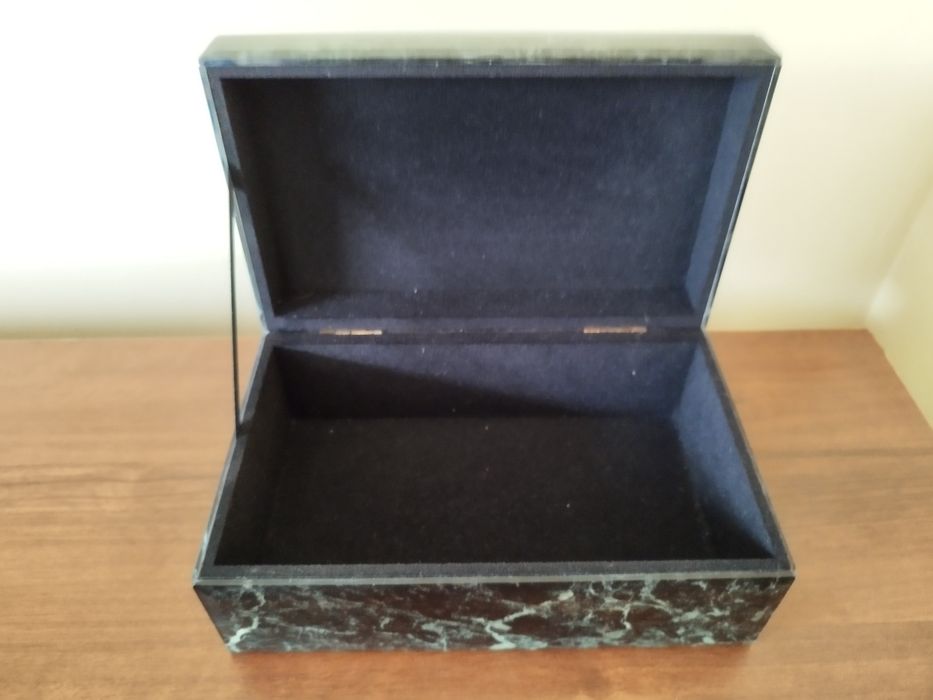 Шкатулки деревянные резной,ручной работы.