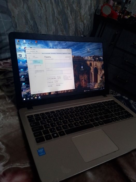 Noutbook asus core i3, 1trb, ssd240