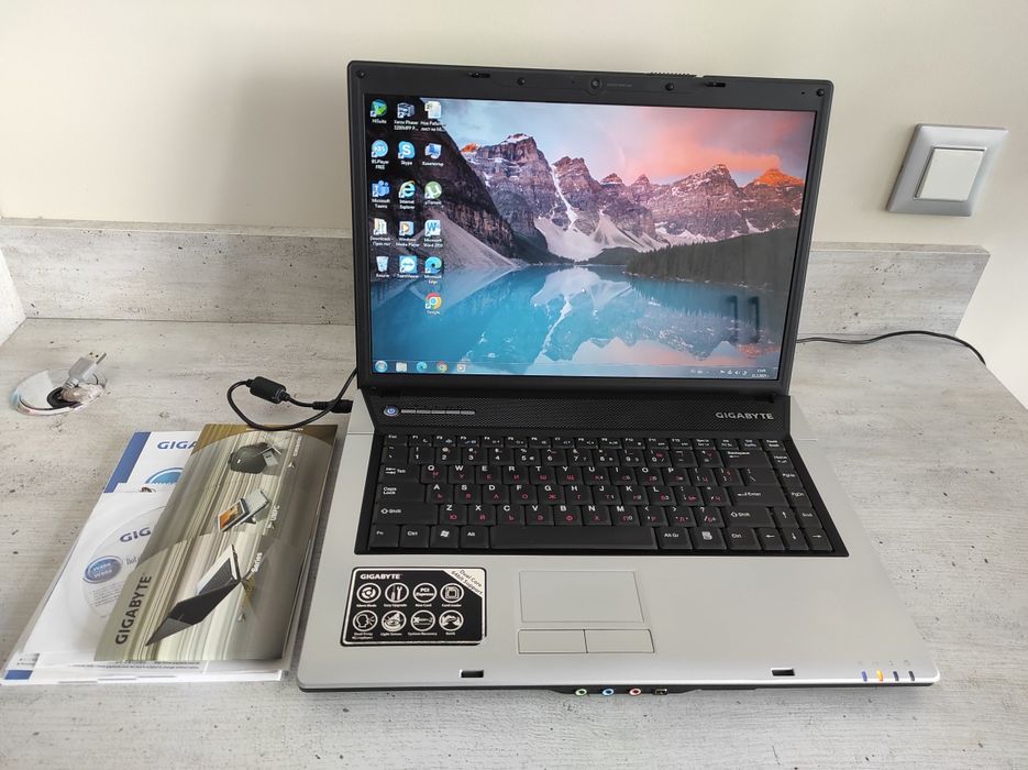 Лаптоп GIGABYTE W566U-Core Duo T5550