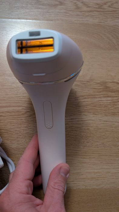 Ediție Premium: Philips Lumea IPL Seria 9900 BRI976 cu SenseIQ & SkinAI