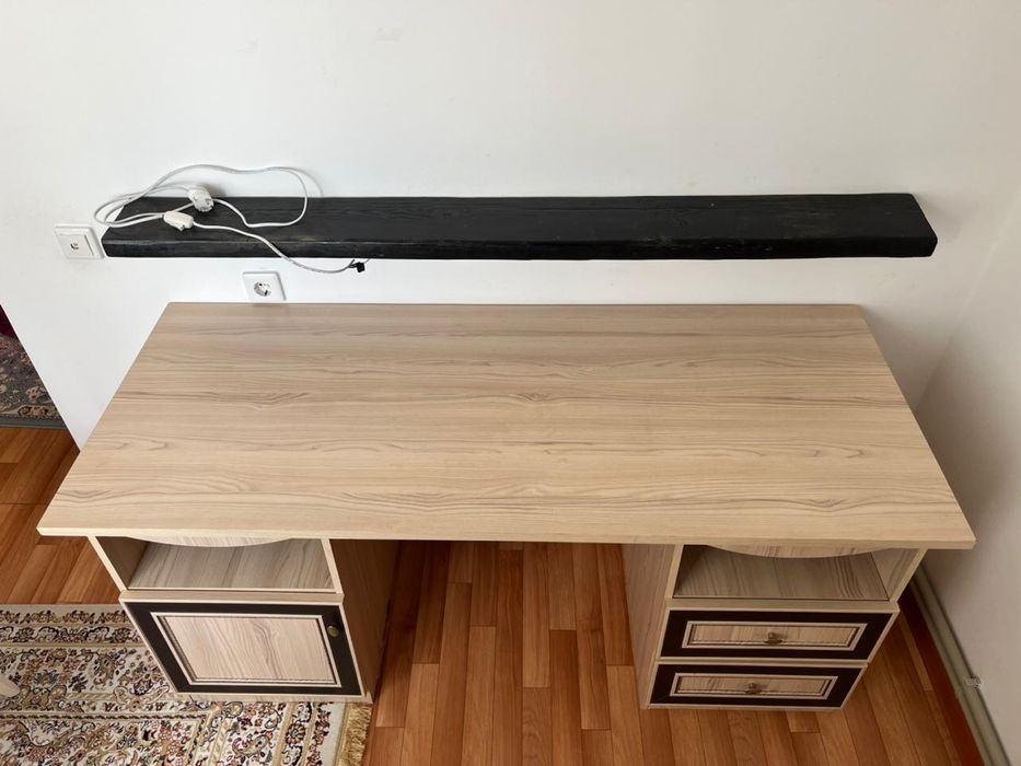 Стол письменный,