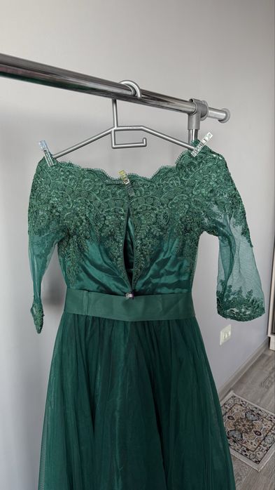 Продаю вечернее платье размер хс-с