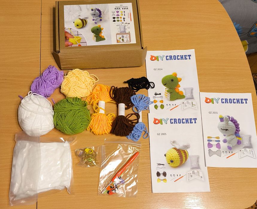 Комплект изплети си сам плюшена играчка като Плетеничко