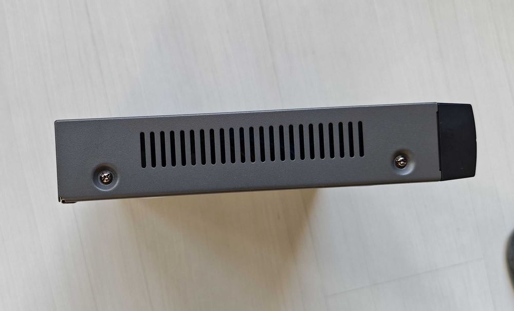 4 канален PoE NVR Hikvision DS-7604NI-E1/4P с 1TB HDD