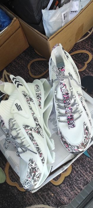 Продам кроссовки