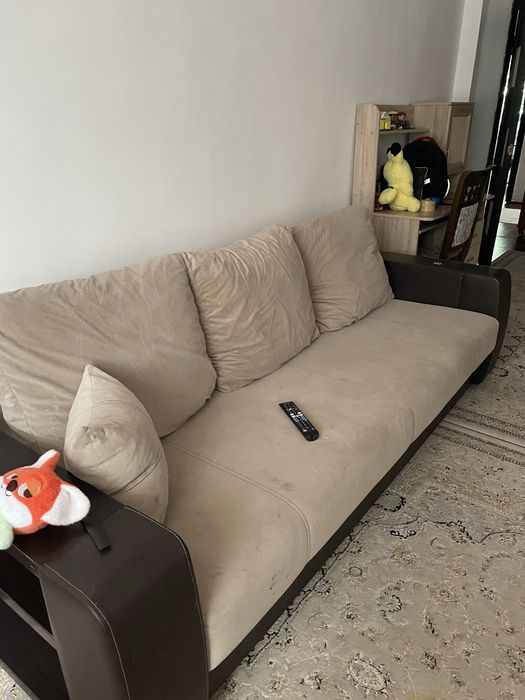 Диван трехместный