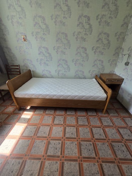Продам  односпальную кровать