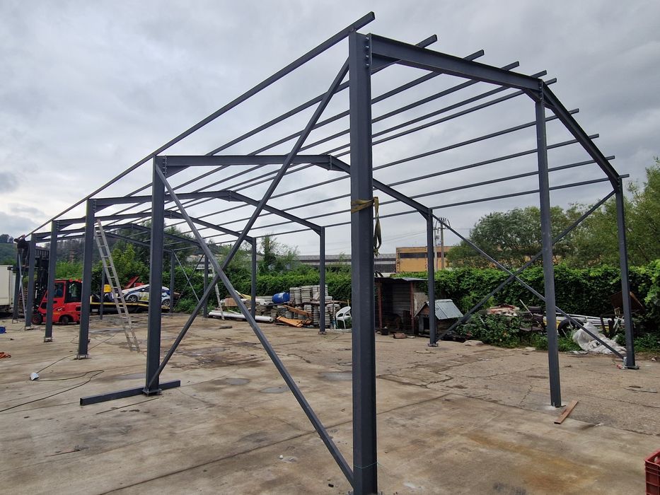 Vând hală metalica