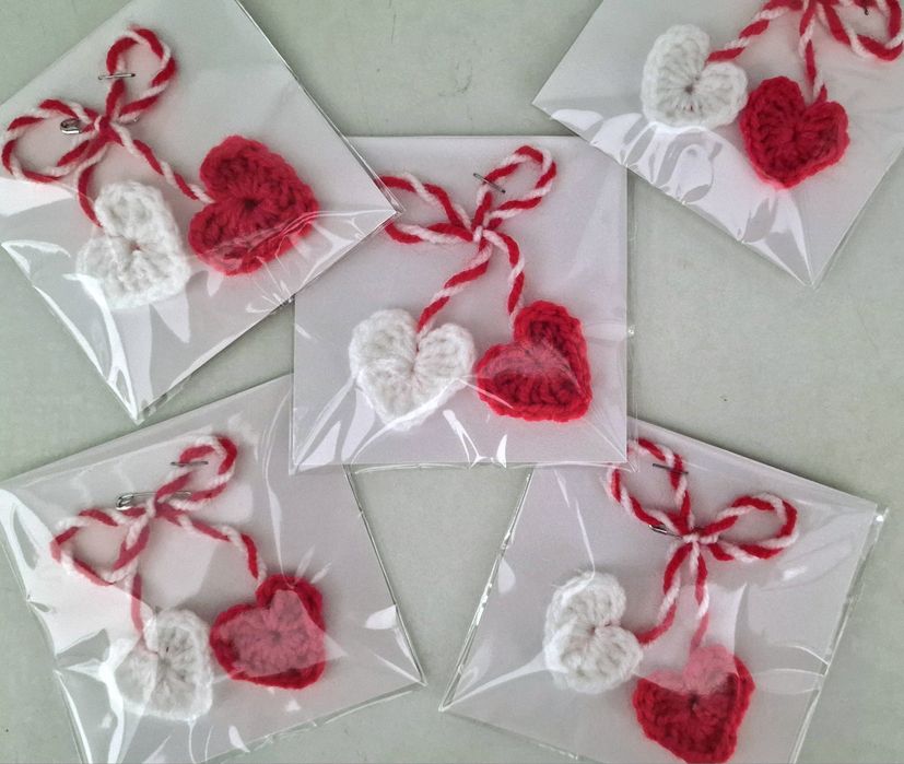 Мартеници ръчно изработени