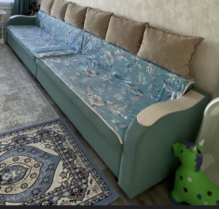 Продаётся 4х метровый диван