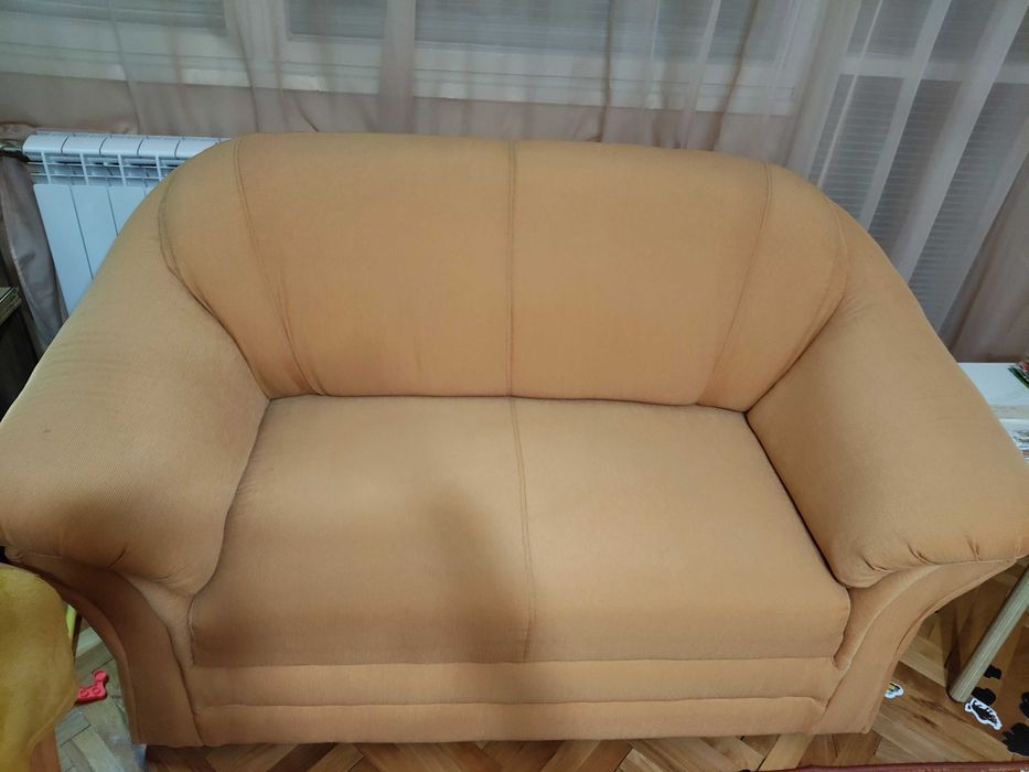 Канапета (двойка и тройка) и холна маса