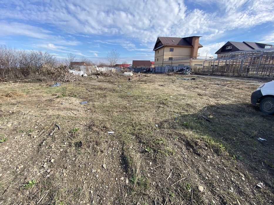 Teren la E85 loc de casa