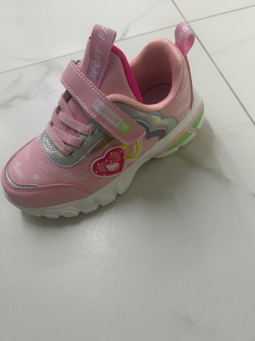 Кроссовки для девочек