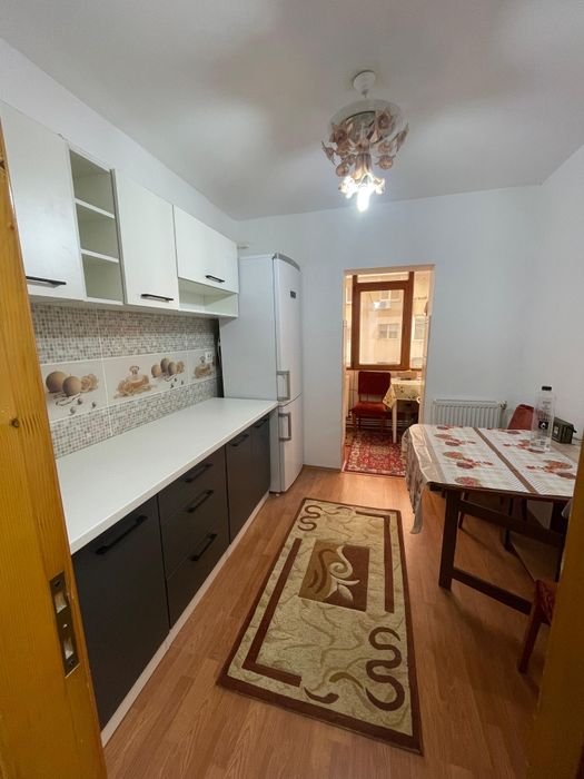 Închiriez apartament