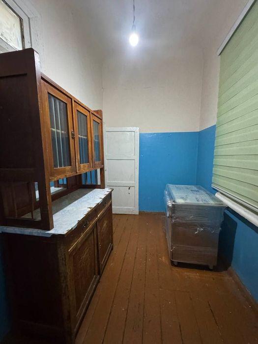 Чирчик шахар 
Навои узбегим туйхонаси ёнида 
#2-хона 3-етаж
 кварти