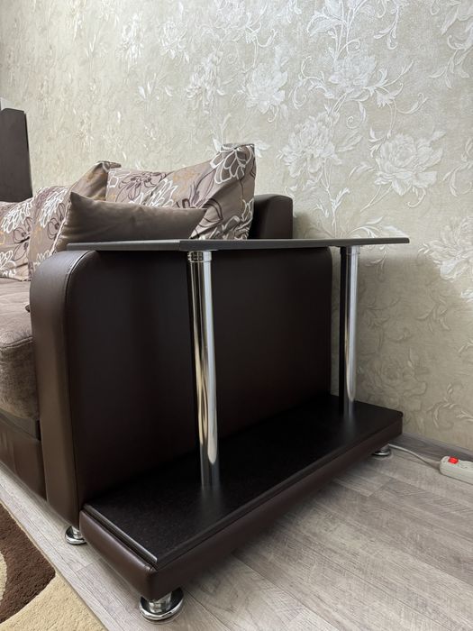 Диван и кресло.