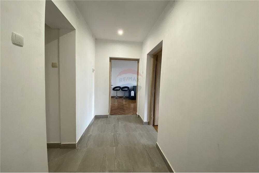 Продава се Тристаен апартамент в Шумен, Пазара - 77 кв.м за 1822 €/кв.м - Снимка #9