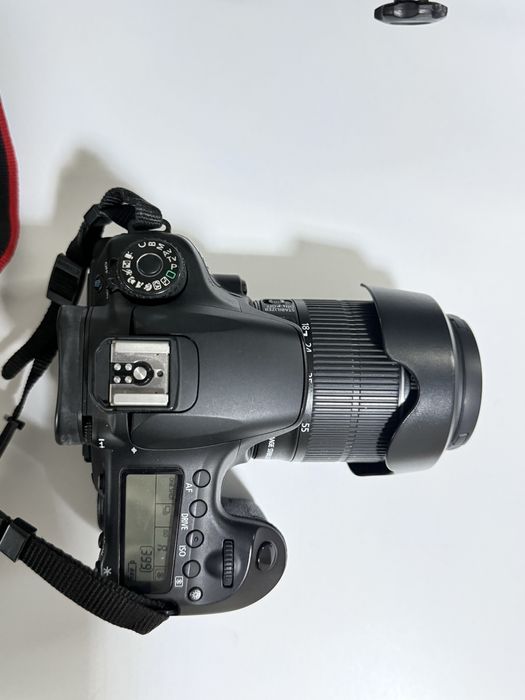 Vand kit foto Canon EOS 60D + obiectiv + blit detasabil