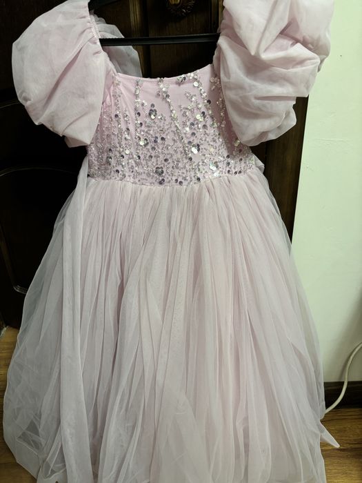 Продам платье для девочки