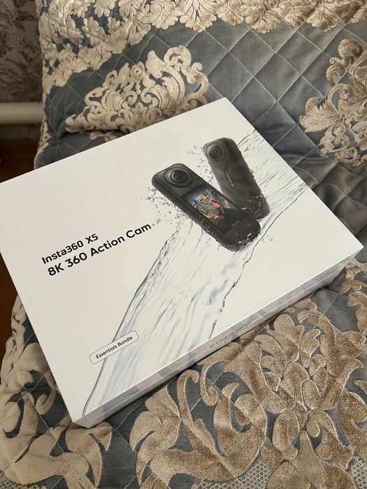 Insta 360 x5 essentials bundle новый