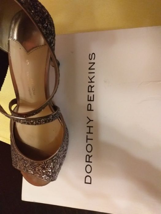 продавам дамски сандали