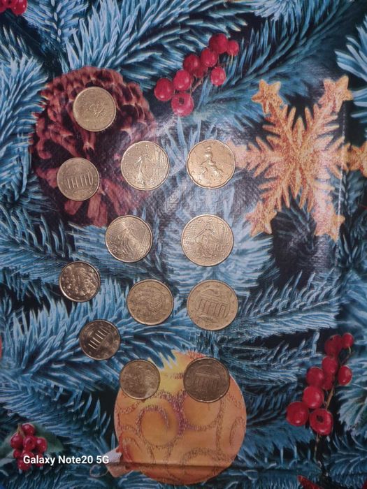 Vând diferite monede de colecție