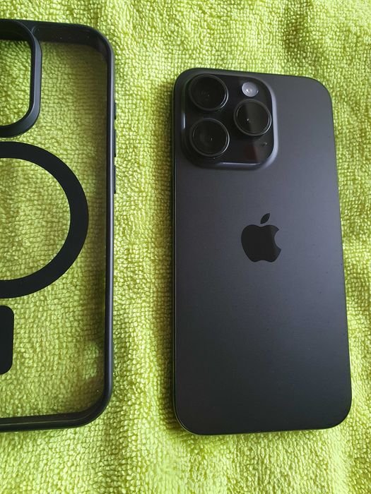 iPhone 15 Pro pentru piese – Carcasă completă Titanium (Șasiu + Spate): Stare impecabilă.