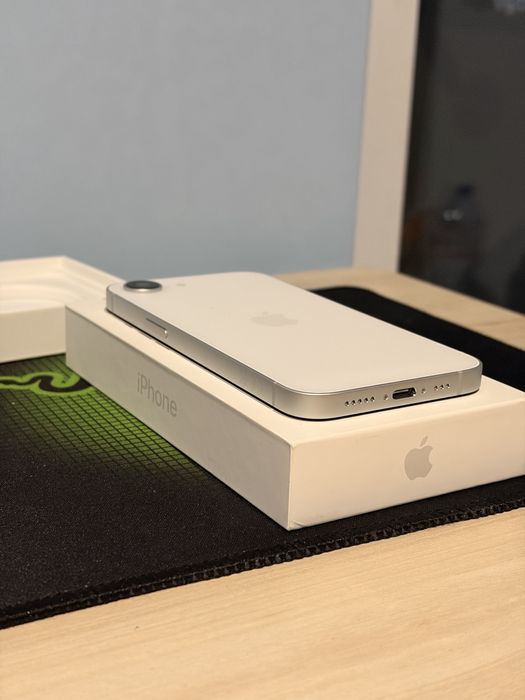 iPhone 16e с гаранция 100%