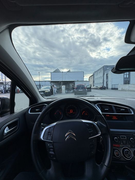 Citroen C4.