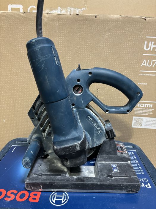 MDM vinde: Masina de frezat caneluri Bosch GNF 35 CA.