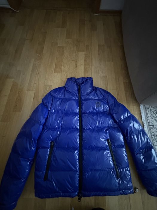 Geaca hugo boss , lucioasa albastra , calitate premium