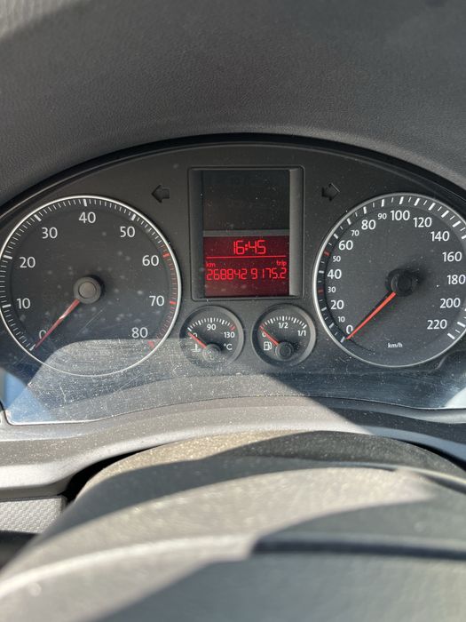 VOLKSWAGEN Golf 2004
